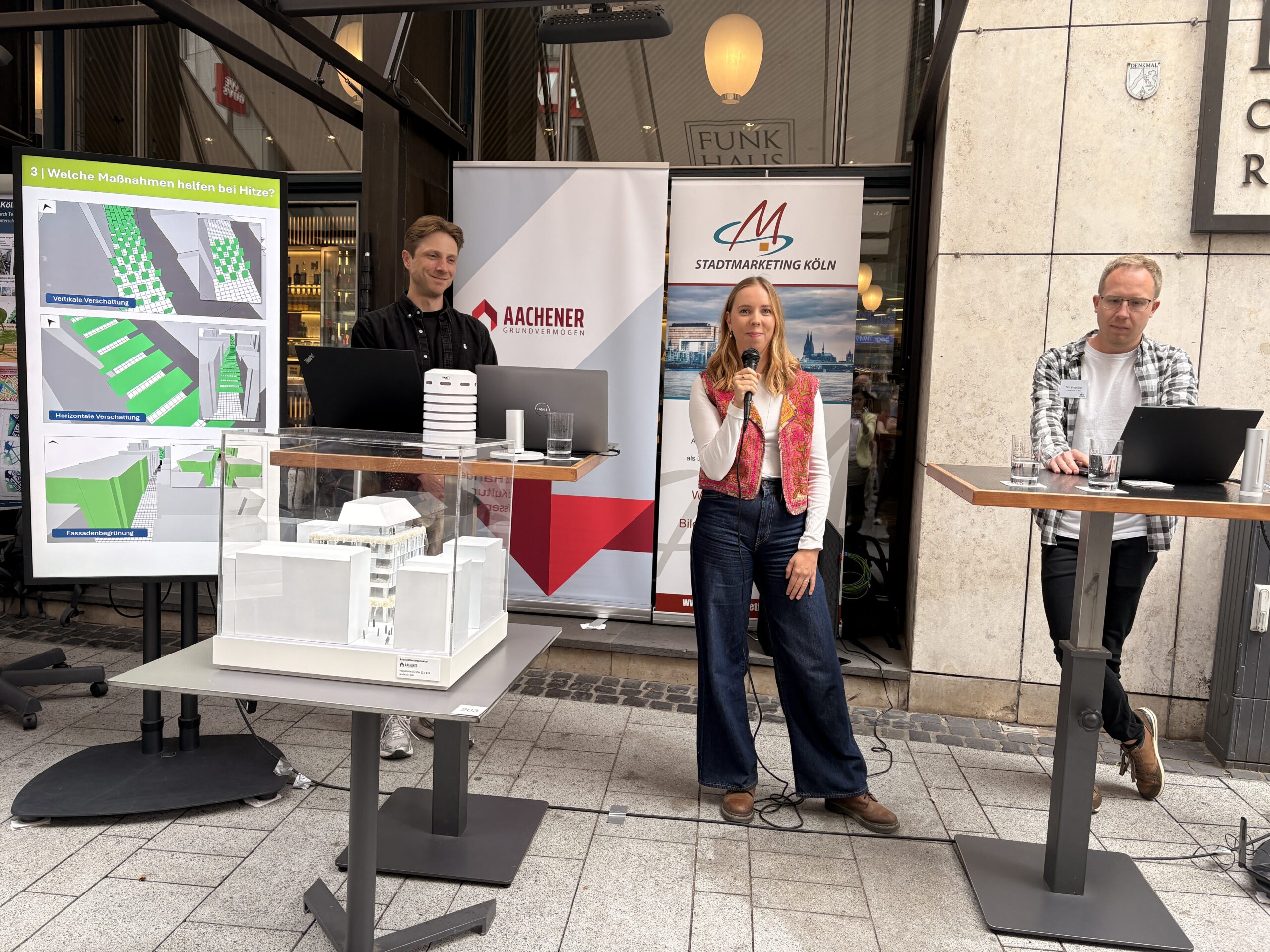 Vorstellung der Forschungsergebnisse zum Klimalabor Köln mit Modell und Messtafel.