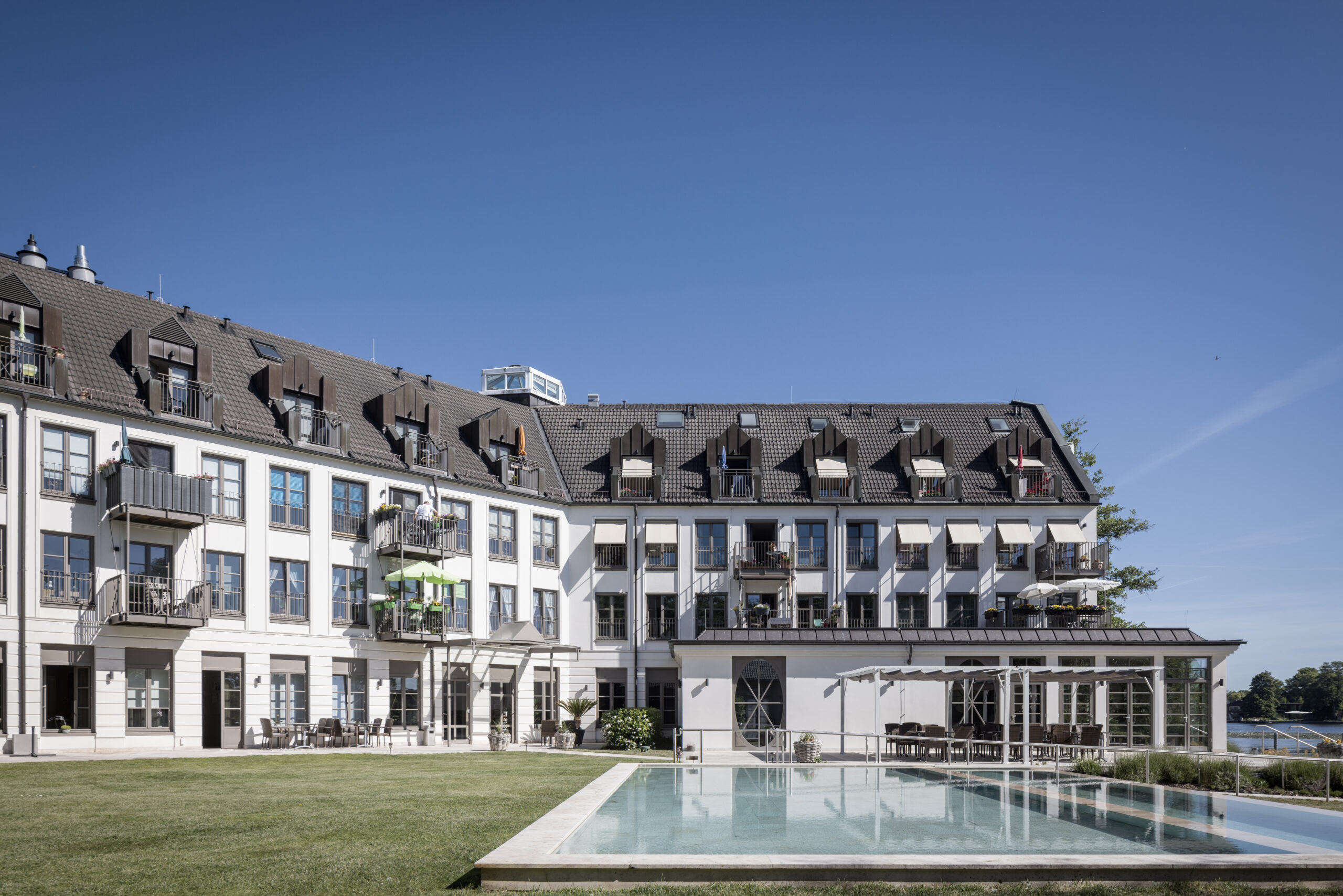 luisenresidenz-zeuthener-see-premiumwohnen.jpguisenresidenz am Zeuthener See: barrierefreies Premiumwohnen mit Pool, Terrasse und Hotelkomfort.